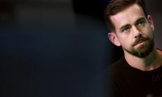 Twitter не последва примера на Силициевата долина и избра да не блокира Алекс Джоунс