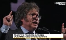 Аржентина девалвира песото, повишава лихвените проценти