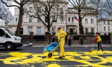 Инвеститорите трупат пари в Русия, до които нямат достъп 