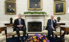 Срещата за дълга между Байдън и Маккарти завърши с оптимизъм, но не и сделка