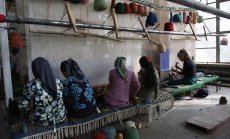 САЩ разширяват ембаргото за принудителен труд в Китай, като забраняват нови фирми 