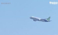 Аврил Хонг за откриването на авиосалона в Сингапур