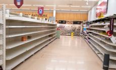 Британците изкупиха рекордни количества продукти от магазините през март