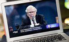 Стратегията на Бъфет във времена на пазарни трусове избягва златото и биткойн 