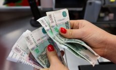 Рублата поскъпва, като Русия отново налага контрол върху износа на капитал