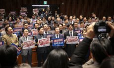 Управляващата партия в Южна Корея иска да гласува срещу импийчмънта