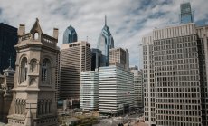 Еврото спадна до най-ниското си ниво за тази година, a златото удари нов рекорд