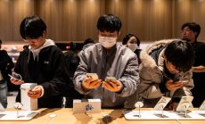 Продажбите на iPhone в Китай спадат с 30% през първата седмица на 2024 г.