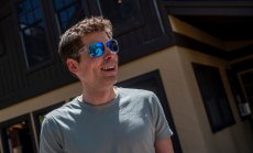 Microsoft наема бившия шеф на OpenAI Сам Алтман