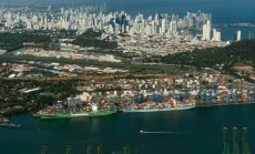 Италиански магнат измества BlackRock в пристанищната сделка на Ли Кашин