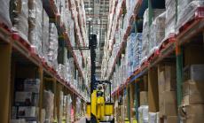 Amazon увеличи минималното заплащане на служителите си