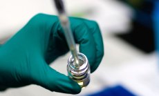 Програми за ваксини срещу СПИН са пред закриване след спиране на помощта от САЩ