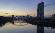 Данъкът върху свръхпечалбите на банките застрашава ползите от затягането на ЕЦБ