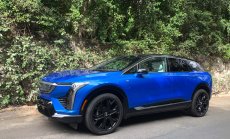Най-достъпният SUV електромобил на Cadillac е всичко друго, но не и обикновен