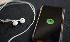 Ще се самоизяде ли попът? Измамници превземат Spotify на крилете на AI