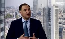 Deutsche Bank продължава с изпълнението на плана си