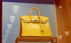 Диаманти или чанти? Това е въпросът...