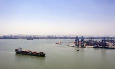 Износът на Китай отбеляза по-голям спад от очакваното през октомври