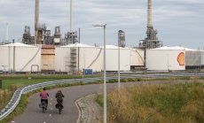 Петролните гиганти продължават да трупат печалби, докато икономиката се забавя