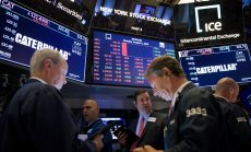 Очаква се златото да продължи да поскъпва, докато доларът поевтинява