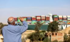 Suez Canal Authority обещава да възстанови трафика до 2-3 дни