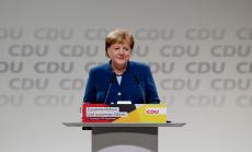 Меркел се оттегли от председателския пост в ХДС след емоционална реч