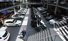 Продажбите на автомобили в Европа намаляват с 24% през юни