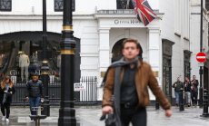 Горещините и работата от вкъщи пращат скъпите костюми по поръчка в историята 