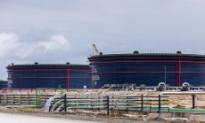 Новата рафинерия за петрол в Нигерия се сблъсква със скрити интереси