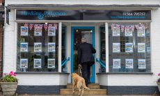 Рекордни цени на жилищата във Великобритания след понижаване на лихвите от BOE