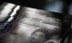 Паундът ще изтрие щетите от пандемията при сделка за Brexit