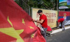 Си пристигна в Сърбия, за да укрепи отношенията с Източна Европа