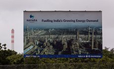 Индийската Nayara залага на "сенчестия флот" и руския петрол, за да оцелее