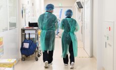 Япония премахва карантината за медицински работници, изложени на Омикрон          