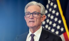 Фед няма да бърза с лихвите и вижда рискове от митата, обяви Пауъл