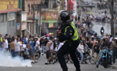 В Каракас избухнаха протести, след като Мадуро обяви, че е преизбран