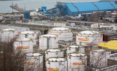 Петролът поскъпна леко след предупреждение, че цените са паднали твърде много