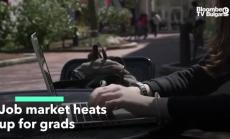 Пазарът на труда за млади висшисти се раздвижва