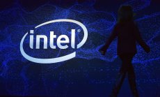Спадът в продажбите на Intel показва цената на изоставането в AI надпреварата