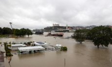 Европа се готви за още разрушения заради продължаващите наводнения 