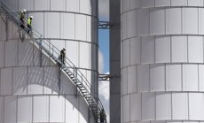 Петролът достига $106 след съмнения за мирните преговори