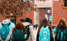 Студентите по света стават жертва на затягането на имиграционния контрол