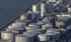 Опасенията за търсенето свалиха петрола от триседмичния му връх