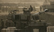 Петролът поевтинява, докато Израел бави инвазията в Газа заради заложниците