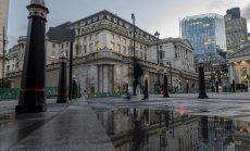 Банката на Англия развява бялото знаме в битката с инфлацията