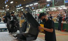 Спад в търсенето намалява производствената дейност в Европа и Азия