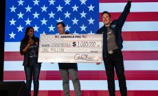 Избиратели съдят Мъск за измама заради изборна лотария с награда $1 млн. дневно