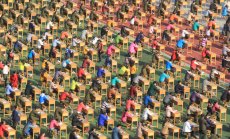 Китайските акции се сринаха след ограниченията в образователния и имотния сектор