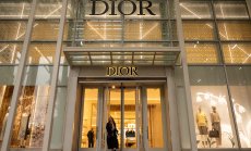 Ще успее ли новият дизайнер на Dior да възстанови доверието на инвеститорите?