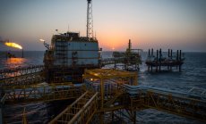 МАЕ намали рязко прогнозата за търсене на петрол и очаква излишък през 2022 г. 